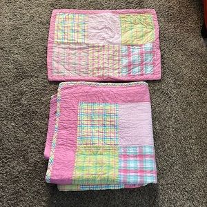 Quilt with matching pillow case